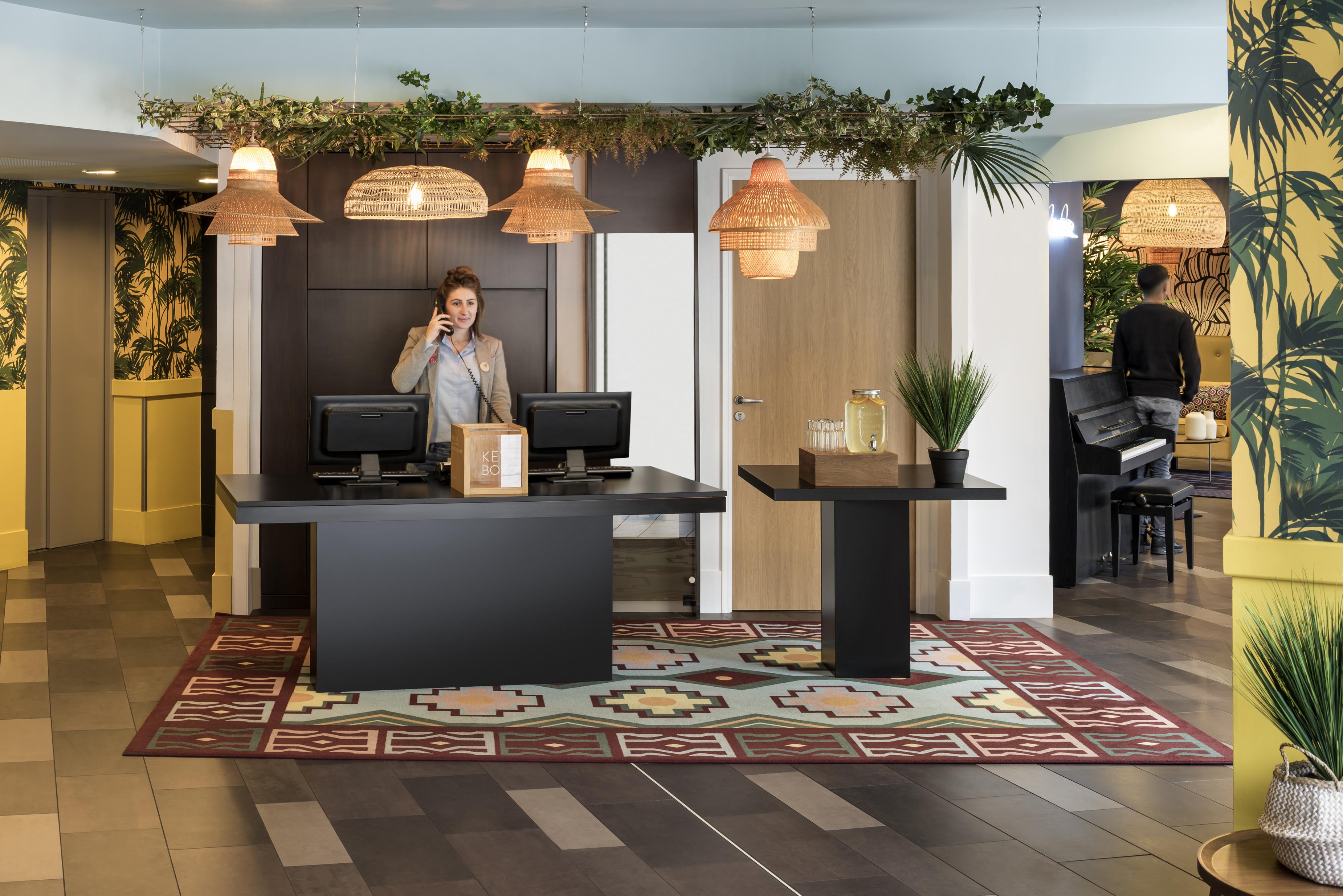 Aparthotel Adagio La Defense Курбьовоа Екстериор снимка