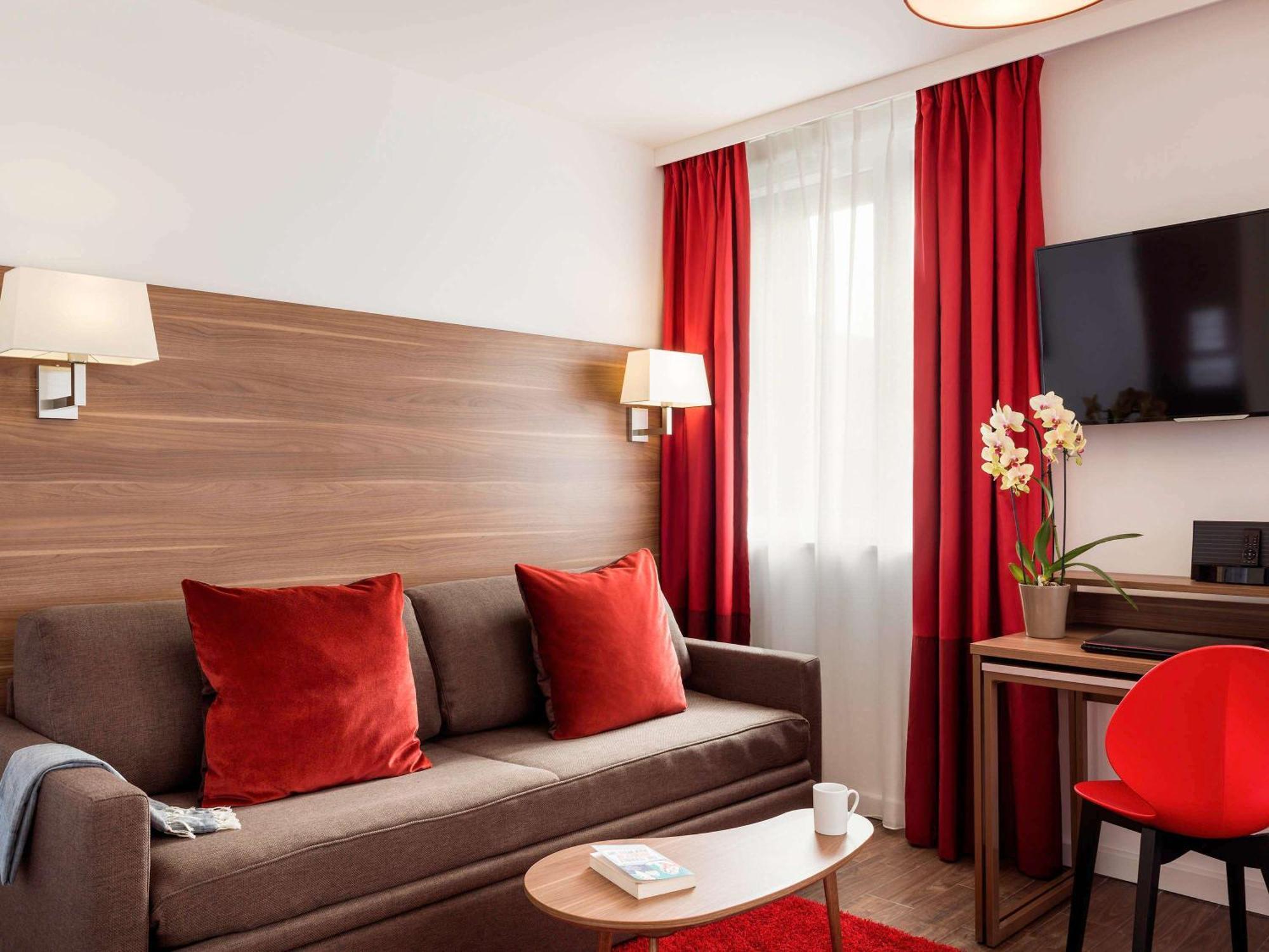 Aparthotel Adagio La Defense Курбьовоа Екстериор снимка